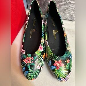 Angel Steps Shoes Women's Comfort Round Flats Size 10 Floral Tropical EUC